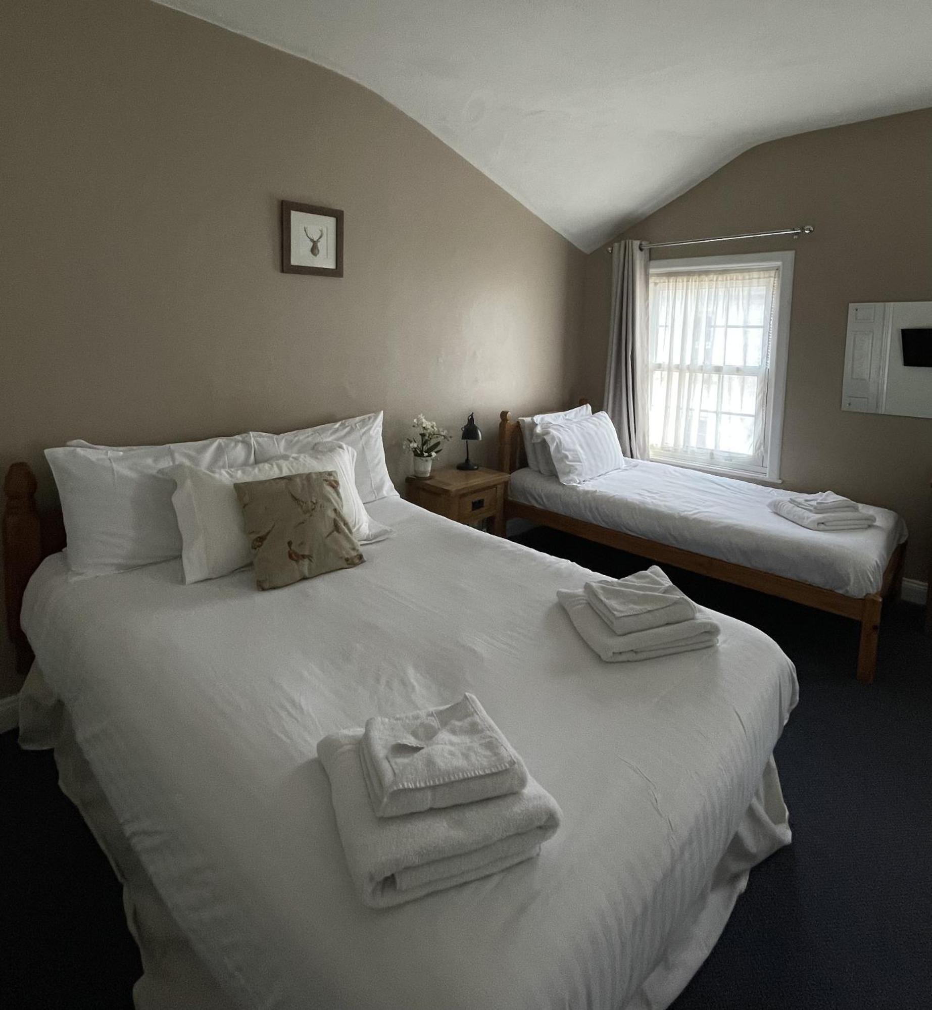 White Hart Hotel Wiveliscombe Oda fotoğraf