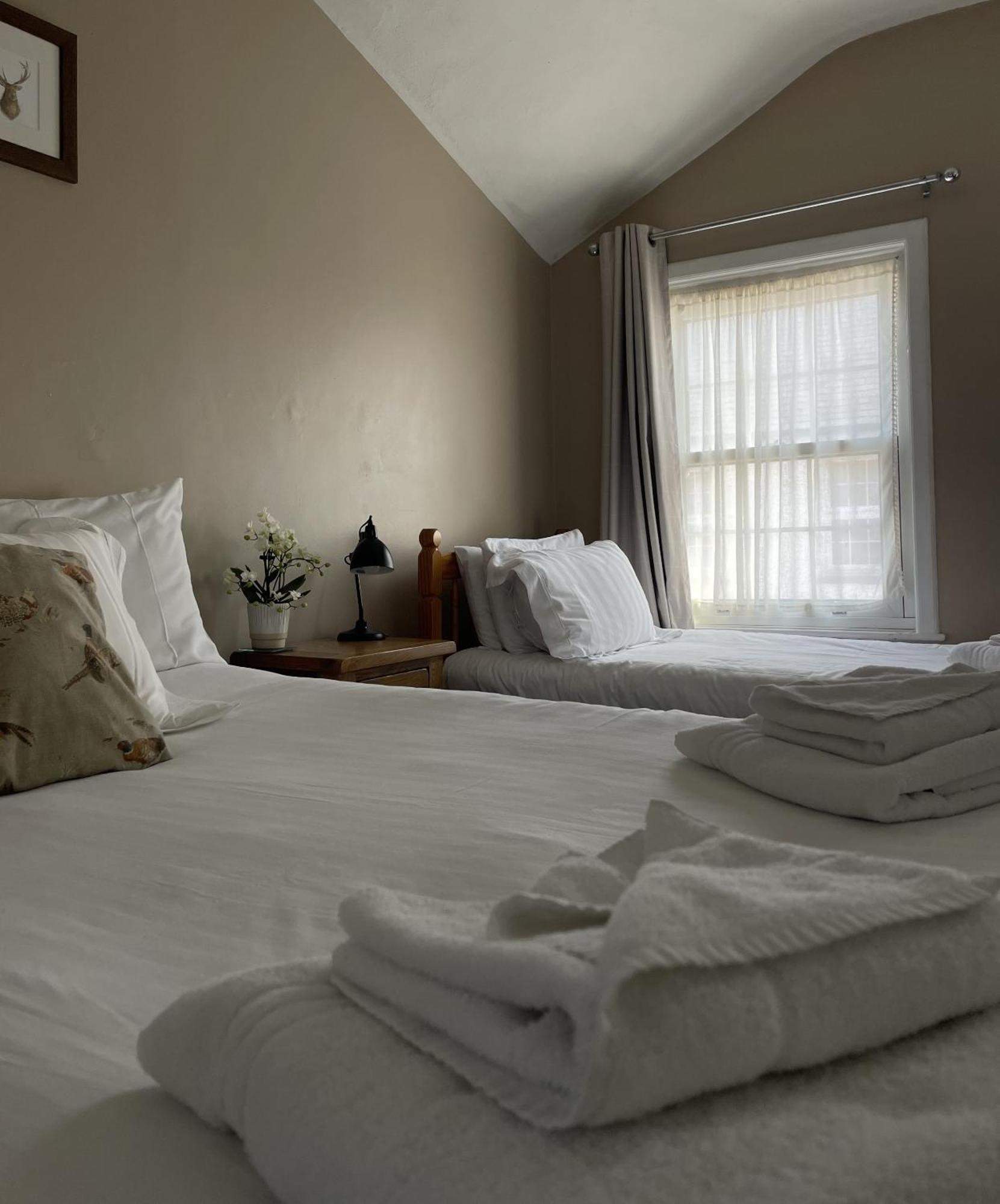 White Hart Hotel Wiveliscombe Oda fotoğraf